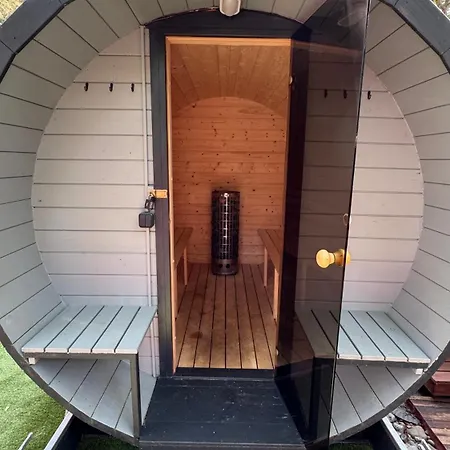 אתר קמפינג Auf Ruegen - Stellplatz Fuer Wohnmobile , Wohnwagen , Auch Zum Zelten - In Direkter Naehe Zum Naturstrand -natur Pur - Schwalbennest