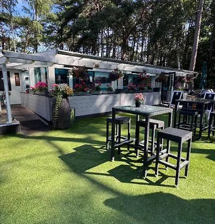 Auf Ruegen - Stellplatz Fuer Wohnmobile , Wohnwagen , Auch Zum Zelten - In Direkter Naehe Zum Naturstrand -natur Pur - Schwalbennest Kemping *