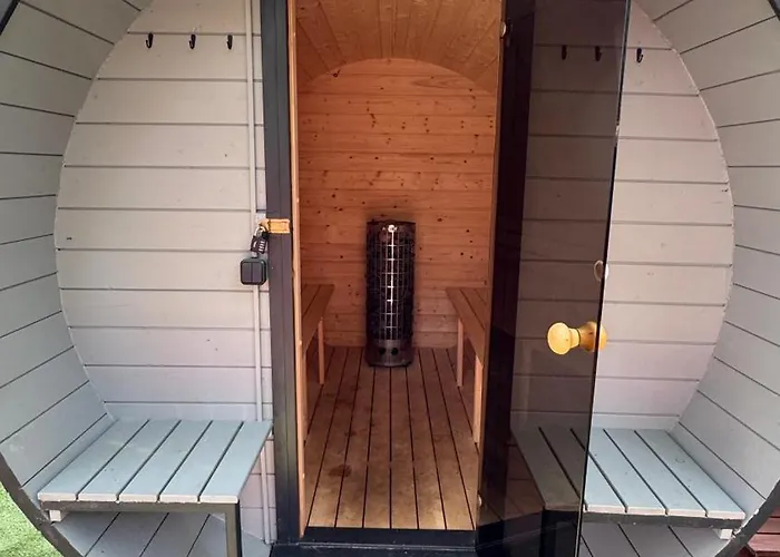 مكان تخييم Auf Ruegen - Stellplatz Fuer Wohnmobile , Wohnwagen , Auch Zum Zelten - In Direkter Naehe Zum Naturstrand -natur Pur - Schwalbennest