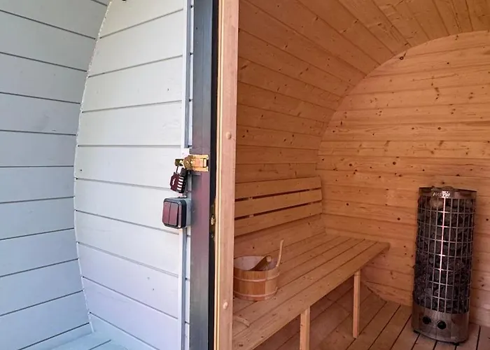 Auf Ruegen - Stellplatz Fuer Wohnmobile , Wohnwagen , Auch Zum Zelten - In Direkter Naehe Zum Naturstrand -natur Pur - Schwalbennest مكان تخييم *