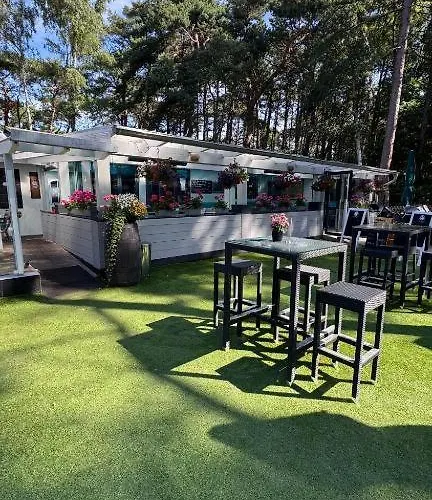 Auf Ruegen - Stellplatz Fuer Wohnmobile , Wohnwagen , Auch Zum Zelten - In Direkter Naehe Zum Naturstrand -natur Pur - Schwalbennest مكان تخييم *